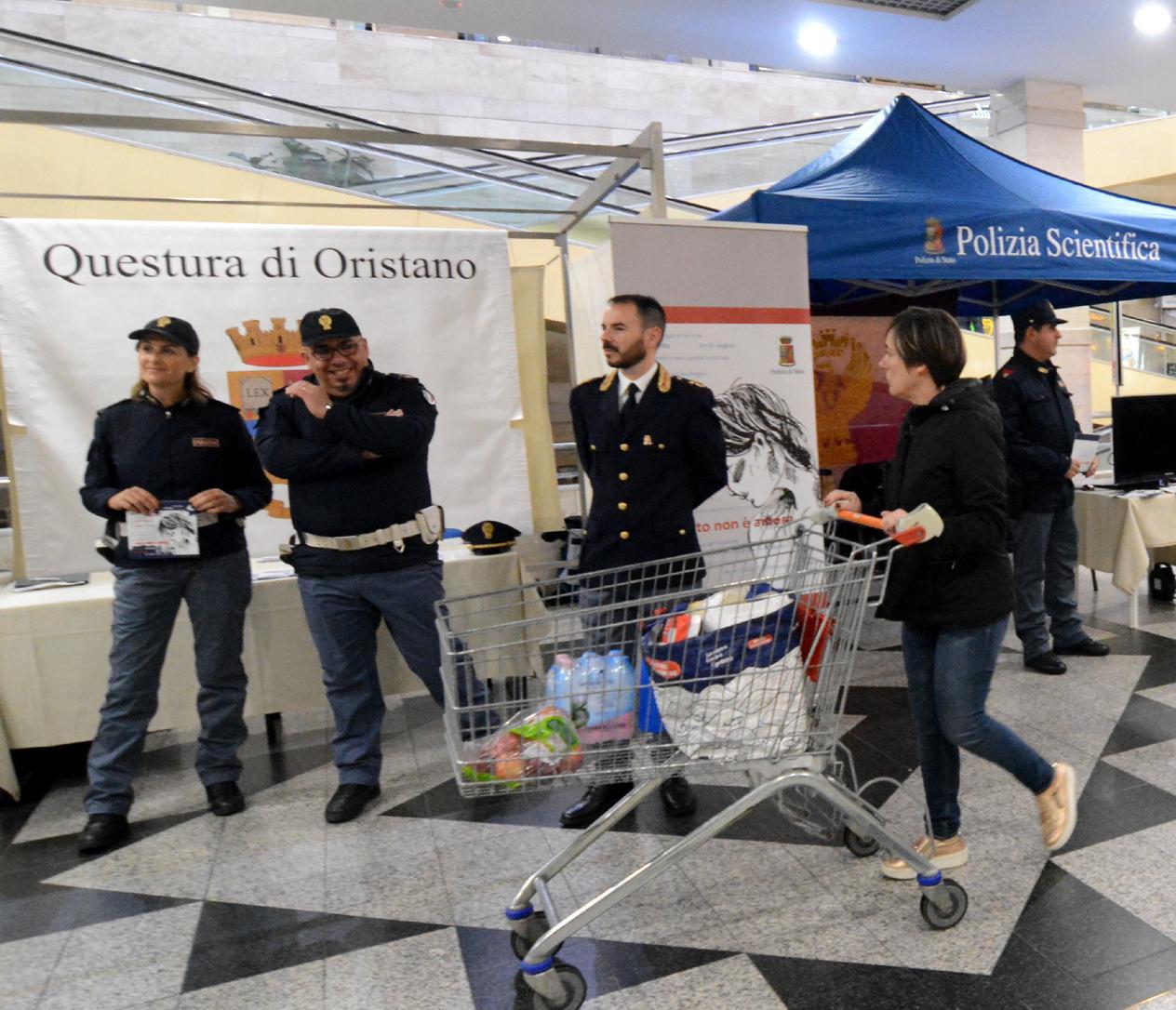 La pioggia non ferma i no alla violenza 