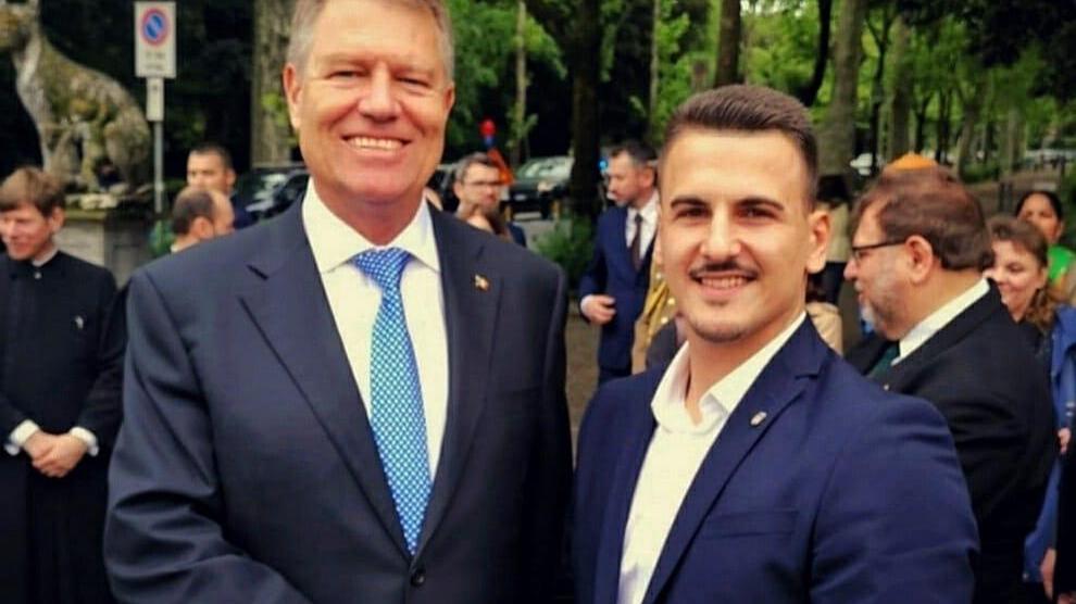 Il consigliere Claudiu Stanasel col presidente romeno Klaus Werner Iohannis