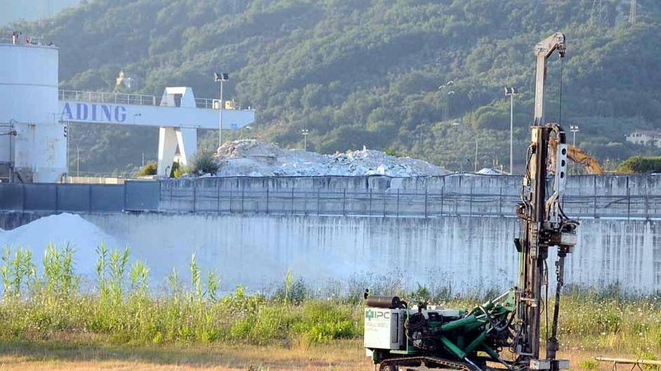 Falde inquinate: chi beve quell’acqua? I comitati di Massa-Carrara chiedono maggiori controlli