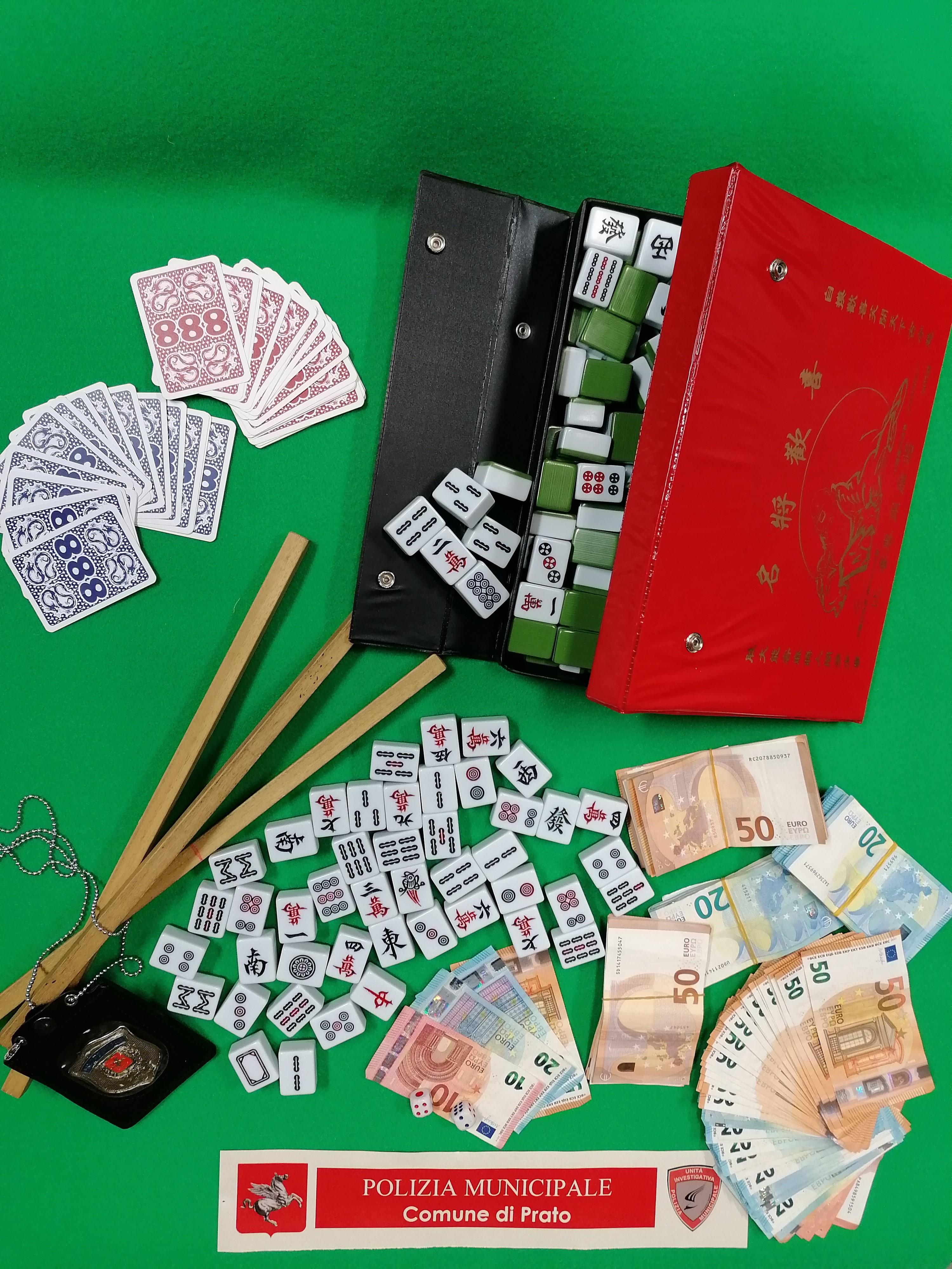 Uno dei tavoli da gioco della bisca clandestina