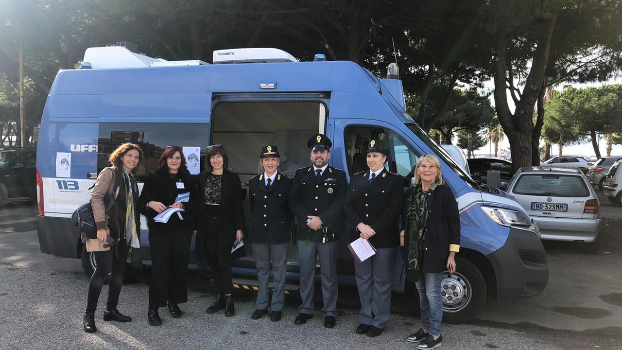 Cagliari, i camper della polizia di Stato contro la violenza sulle donne
