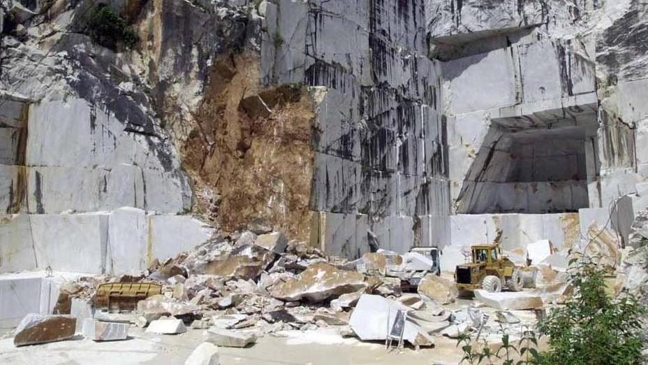 Riaprono sette cave a Massa, gli ambientalisti pronti a presentare esposti
