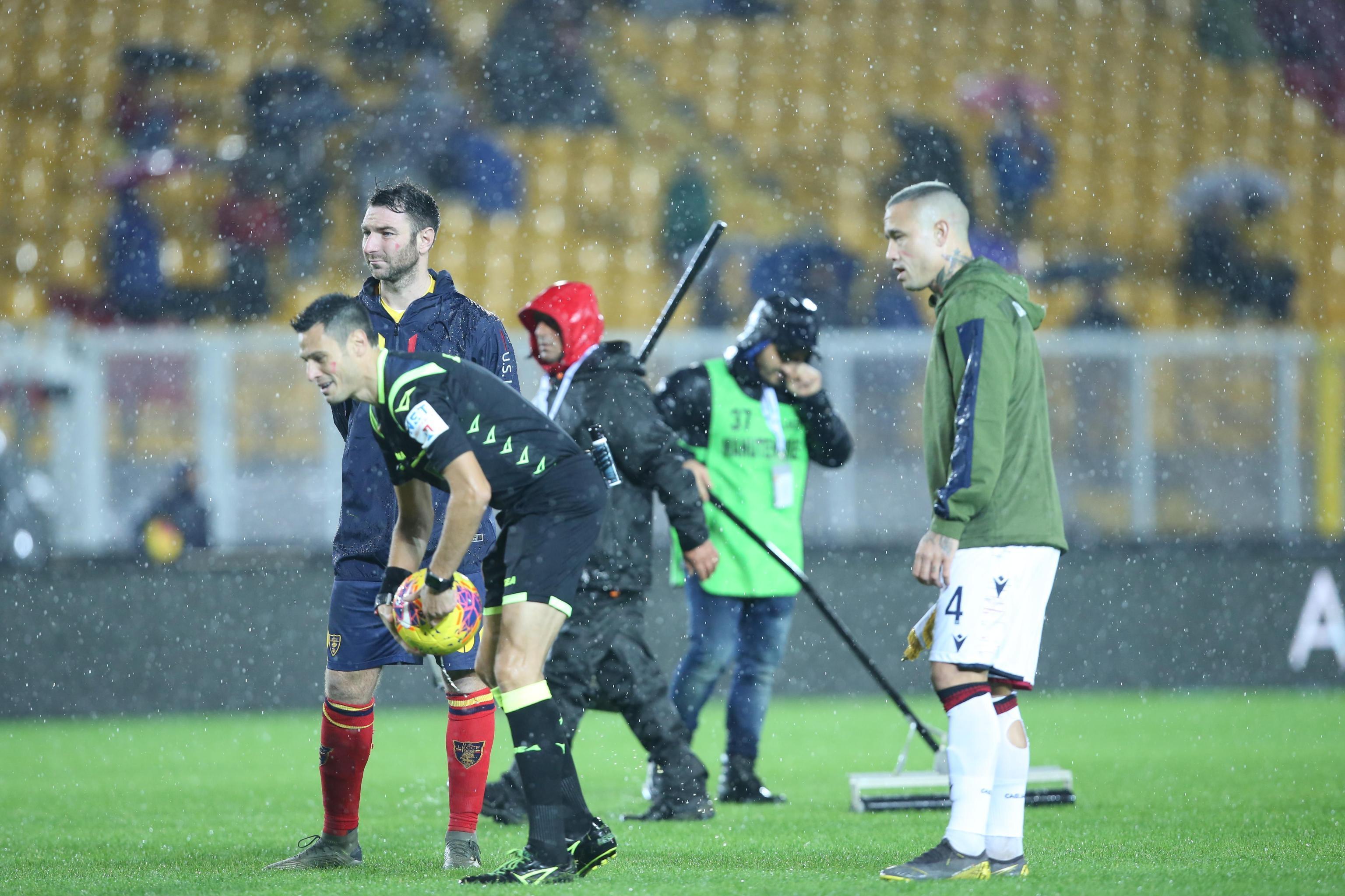 Migliorano le condizioni meteo, Lecce-Cagliari si gioca