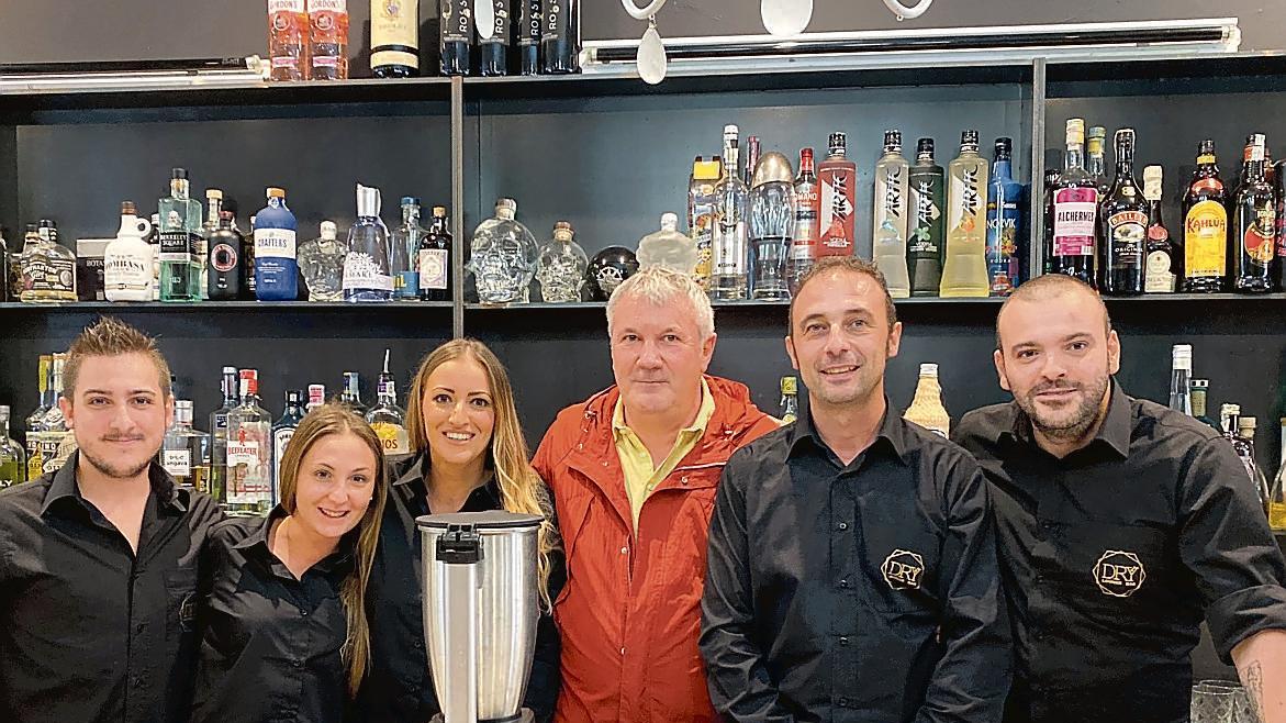 Lo staff del Bar Dry di Massa
