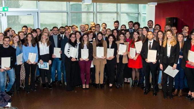 Nel 2019 i maschi superano le donne