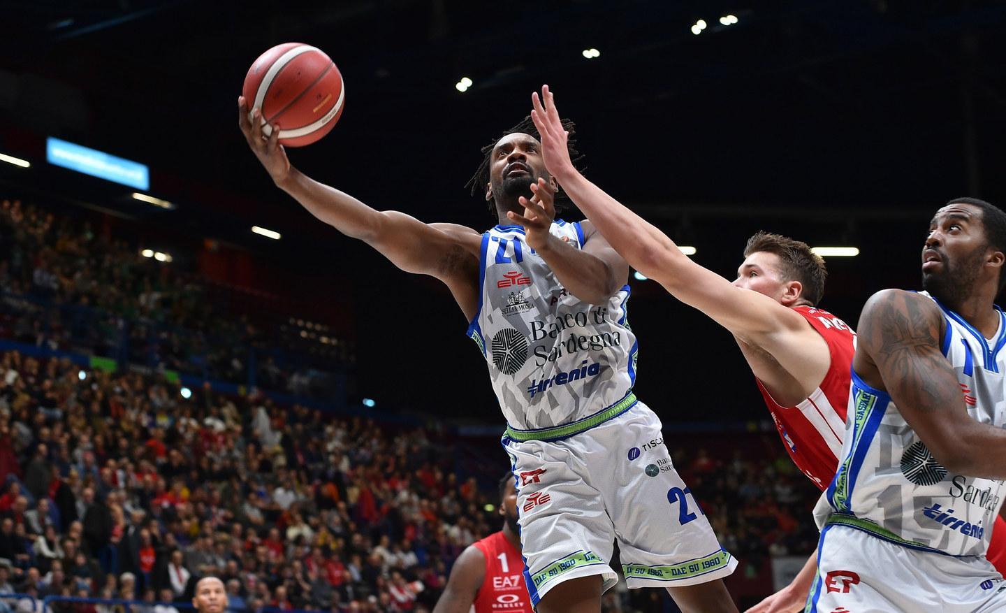 La Dinamo non muore mai ma Milano non perdona 