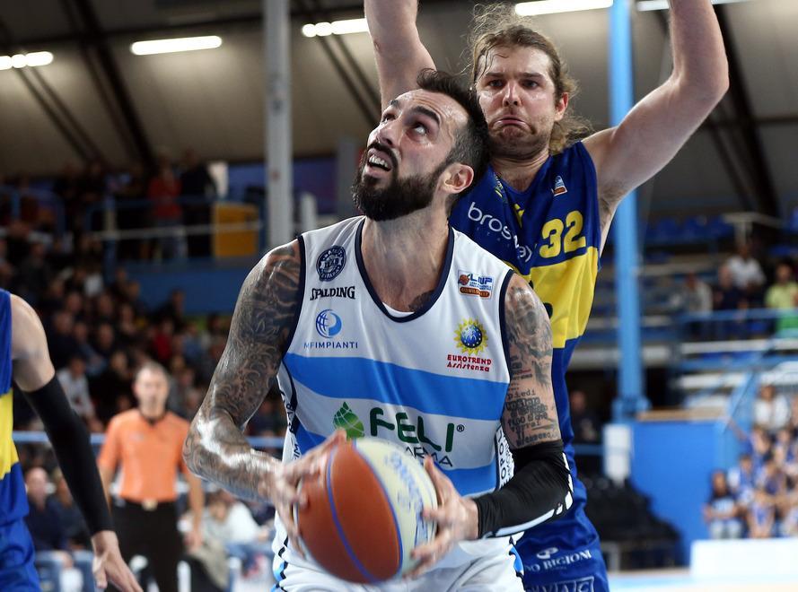 Pokerissimo Feli Pharma: il palasport è un fortino, così la classifica si fa bella 