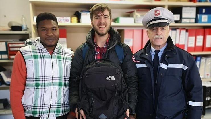 Aveva perso pc e iPad sul treno: giovane nigeriano li trova e li restituisce