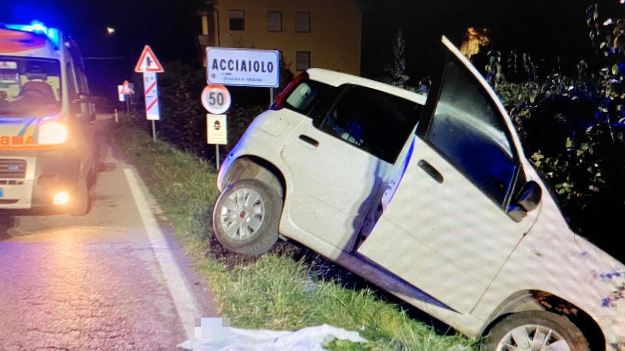 Muore a 59 anni nell'auto finita fuori strada
