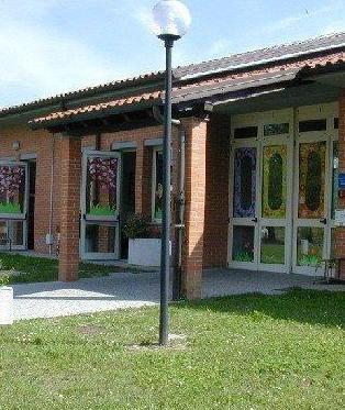 L’esterno della scuola elementare “Mechini - Fucini” di Monsummano