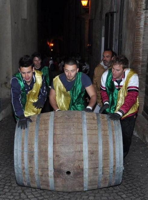 Folla alla Festa del cedro e al Palio delle botti 