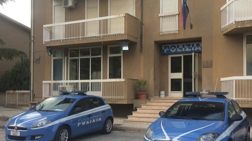 Il commissariato di Ottana dove gli agenti prestavano servizio nel 2016, anno dei presunti reati
