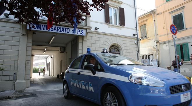 Ubriaco, spaventa i vicini di casa