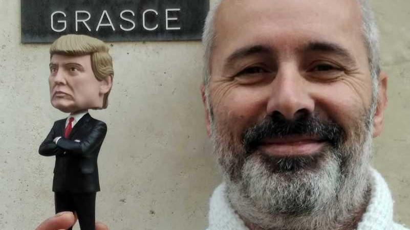 Nel presepe spuntanoTrump, Berlusconi, Troisi e tanti altri