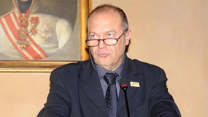 Il Consiglio all’unanimità dice sì alla cittadinanza alla senatrice Segre e la invita a venire in città