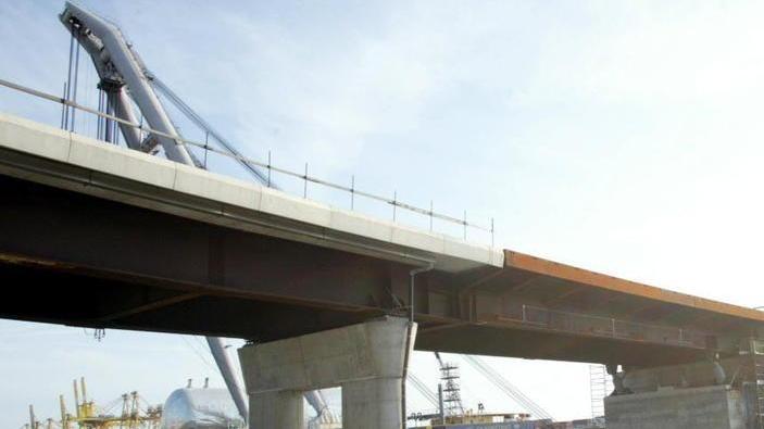 Lavori urgenti di manutenzione al ponte mobile di Calambrone