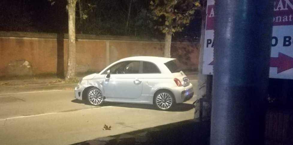 Tenta la fuga dopo lo scontro: fermato dai testimoni 