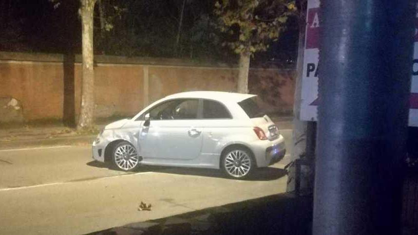 Tenta la fuga dopo lo scontro: fermato dai testimoni