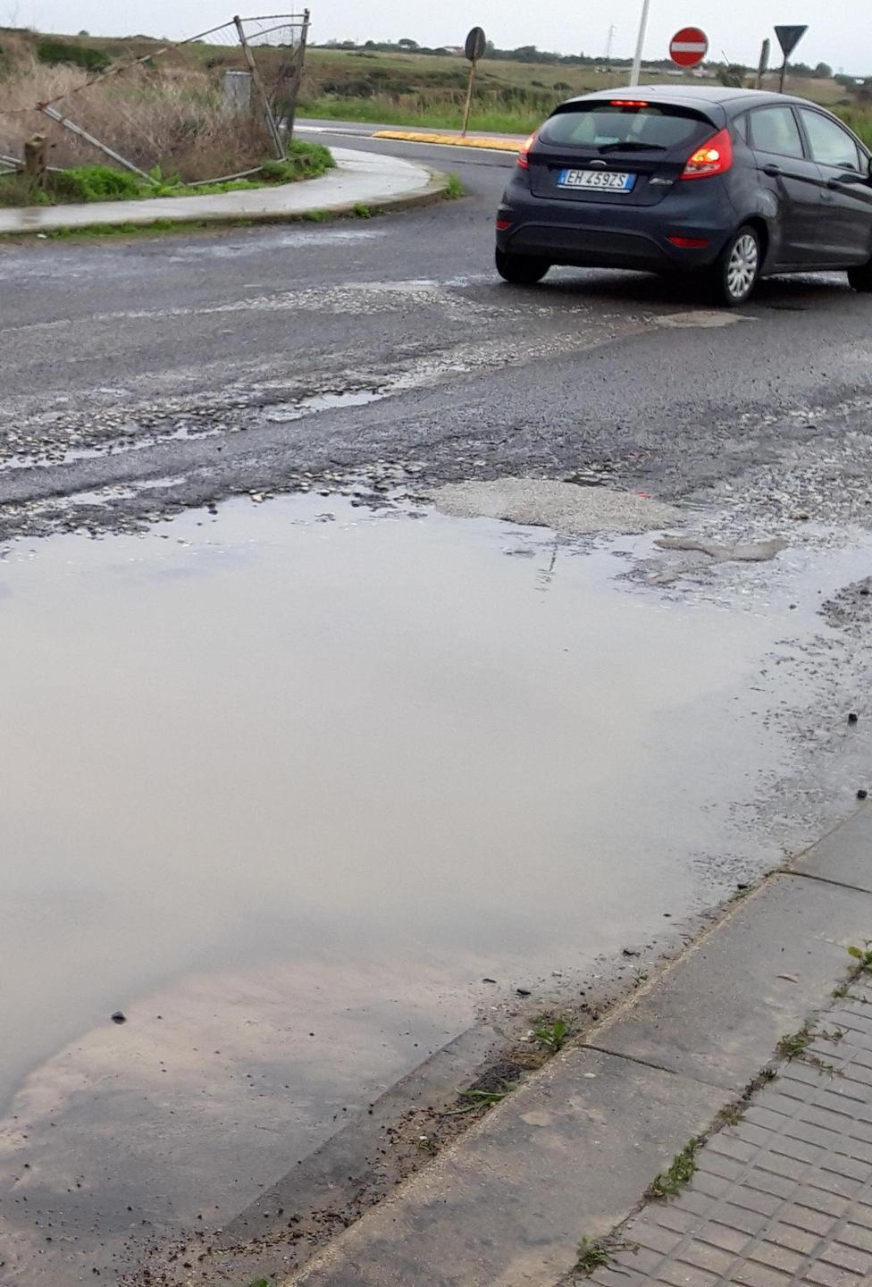 Strade cittadine in totale degrado 
