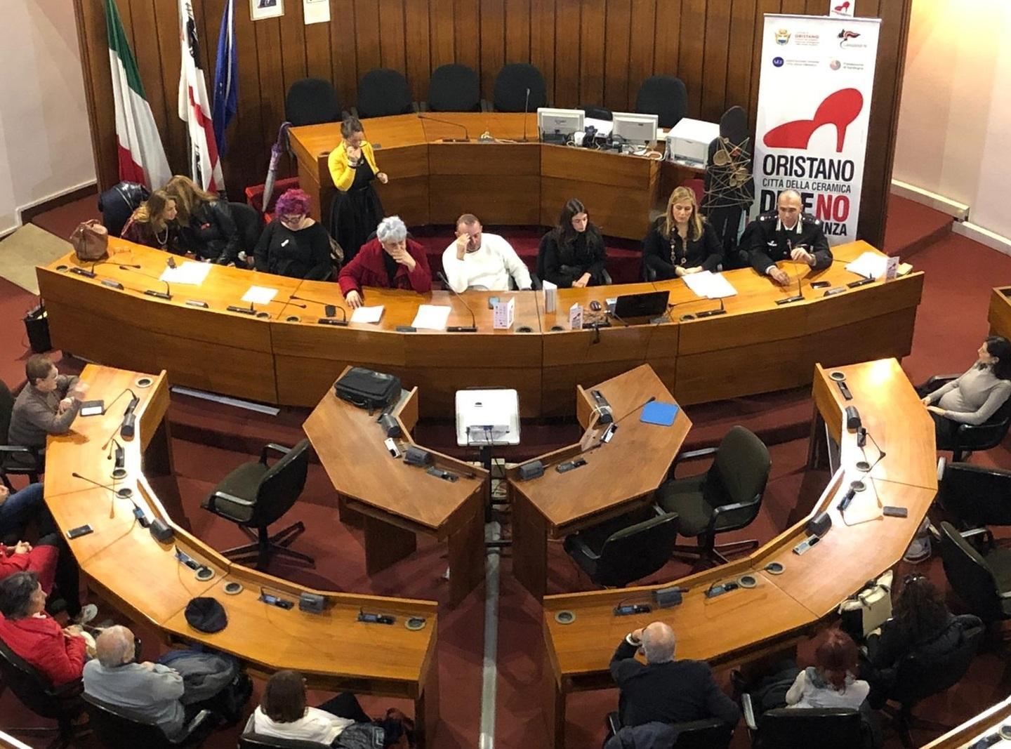 Oristano, donna in tribunale: «Violenze dal giorno delle nozze» 