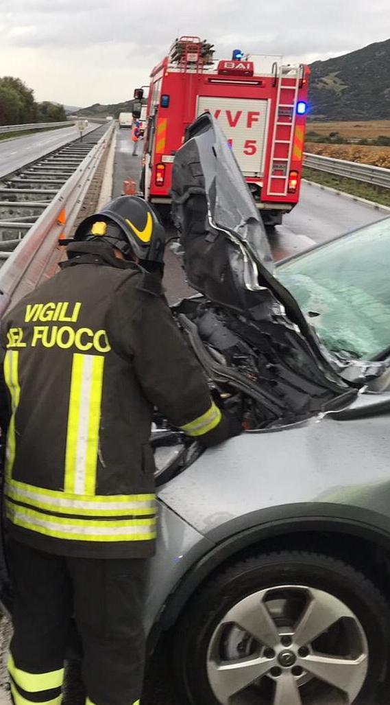 Tamponamento sulla statale 131 dcn, due feriti in ospedale