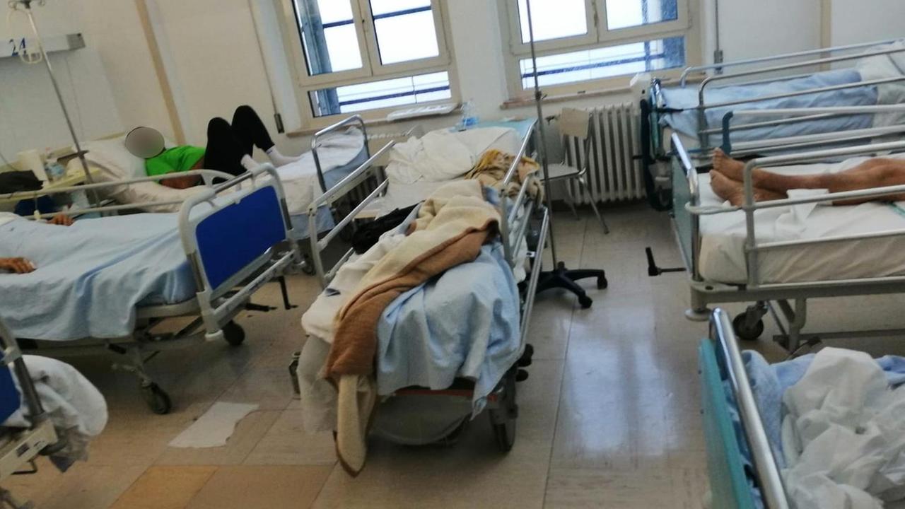 Nuoro, all'ospedale San Francesco i ricoveri si fanno in corridoio 