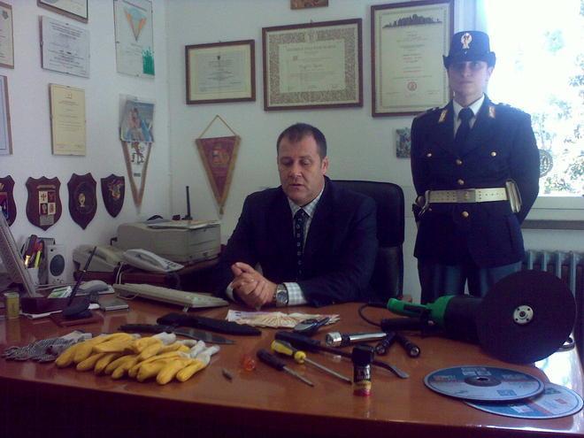 Truffa gli anziani rifilando un pacco con dentro un orologio taroccato 