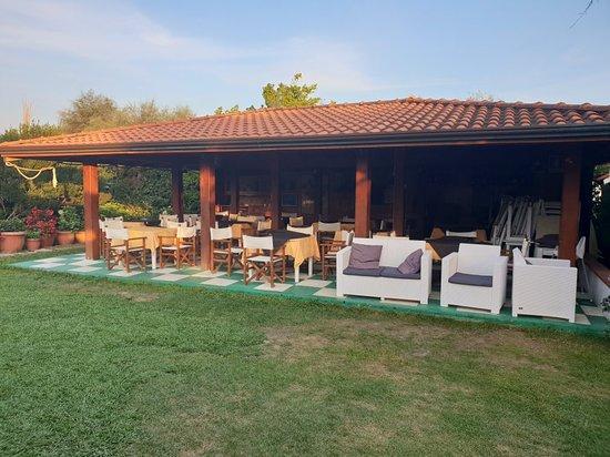 Ristorante con nuova gestione cerca cuochi, baristi e camerieri