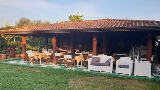 Ristorante con nuova gestione cerca cuochi, baristi e camerieri