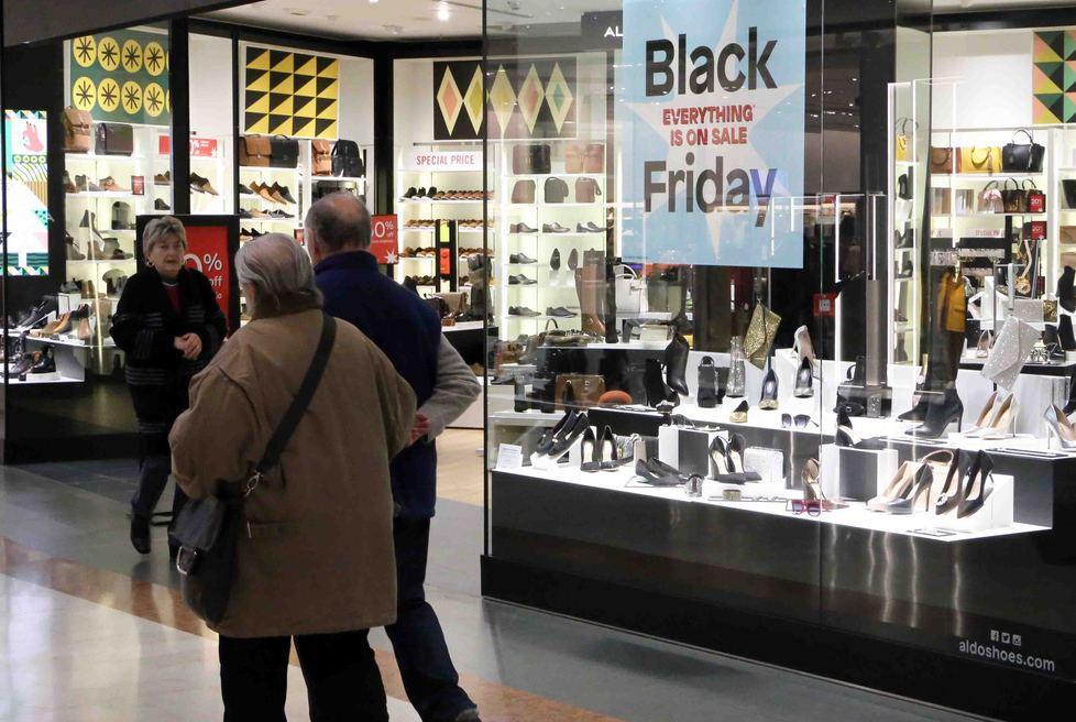 Si avvicina il Black Friday ma gli sconti sono già in vetrina 