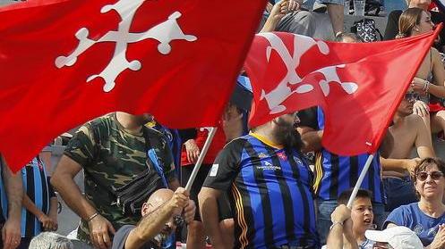 “Fuorilegge” la croce pisana: a rischio multa i tifosi del Pisa