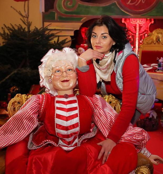 Camilla Carnesecchi all'interno della Casa di Babbo Natale