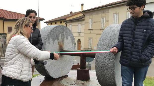 La macina donata alla comunità di Cerreto dalla famiglia Ancilotti