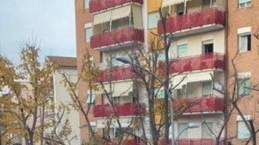 La trovano svenuta in casa