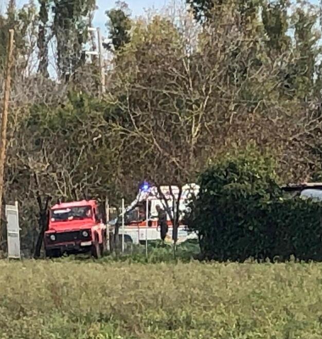 Si sente male nell’orto Ambulanza fuori strada