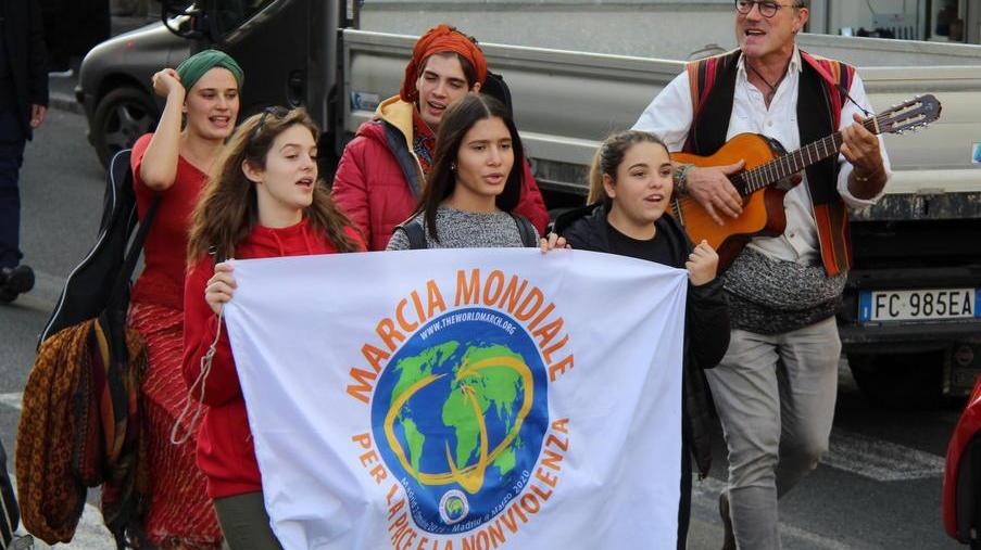 Sfilata degli studenti per un Mediterraneo di pace e ambiente