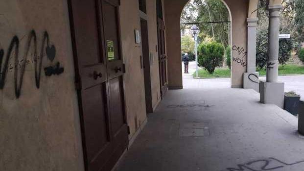 Più lampioni nel parco ostaggio dei vandali A gennaio il via ai lavori