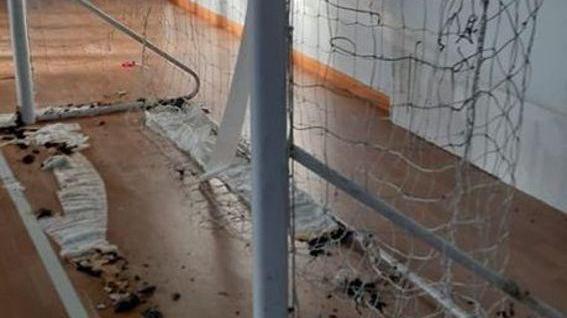 I vandali tentano di dare fuoco alla palestra