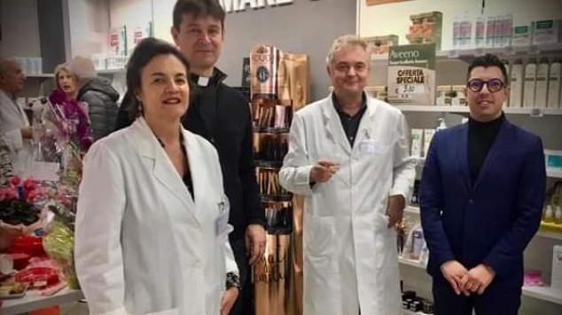 Cerimonia per la farmacia