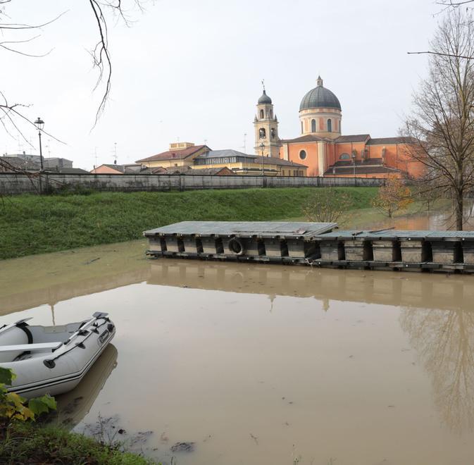 L’onda lunga del Grande Fiume tra evacuazioni e ponti chiusi 