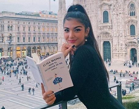 Da TikTok a 3 librerie sarde: arriva Elisa Maino, stella dei social 