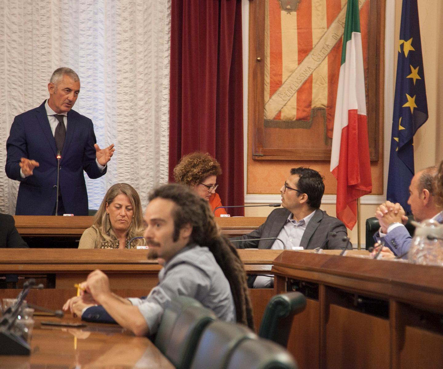 Mario Bruno si dimette e ricompatta le fila del Pd 