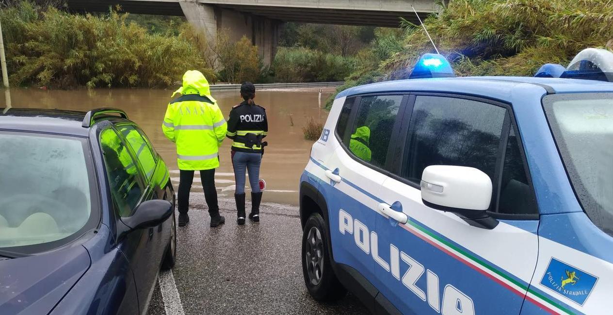 Maltempo, treni fermi per i danni delle piogge 