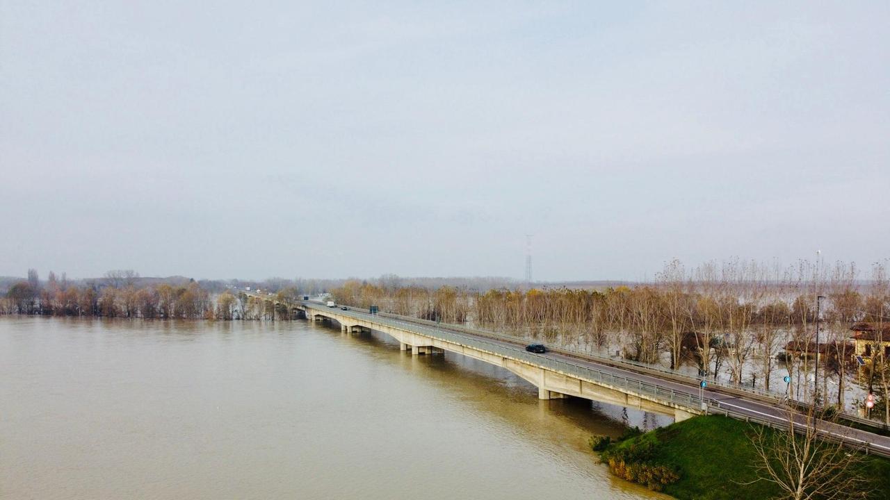 Piena del Po, riaperti i ponti di Guastalla e Boretto. Gli abitanti di Ghiarole tornano a casa