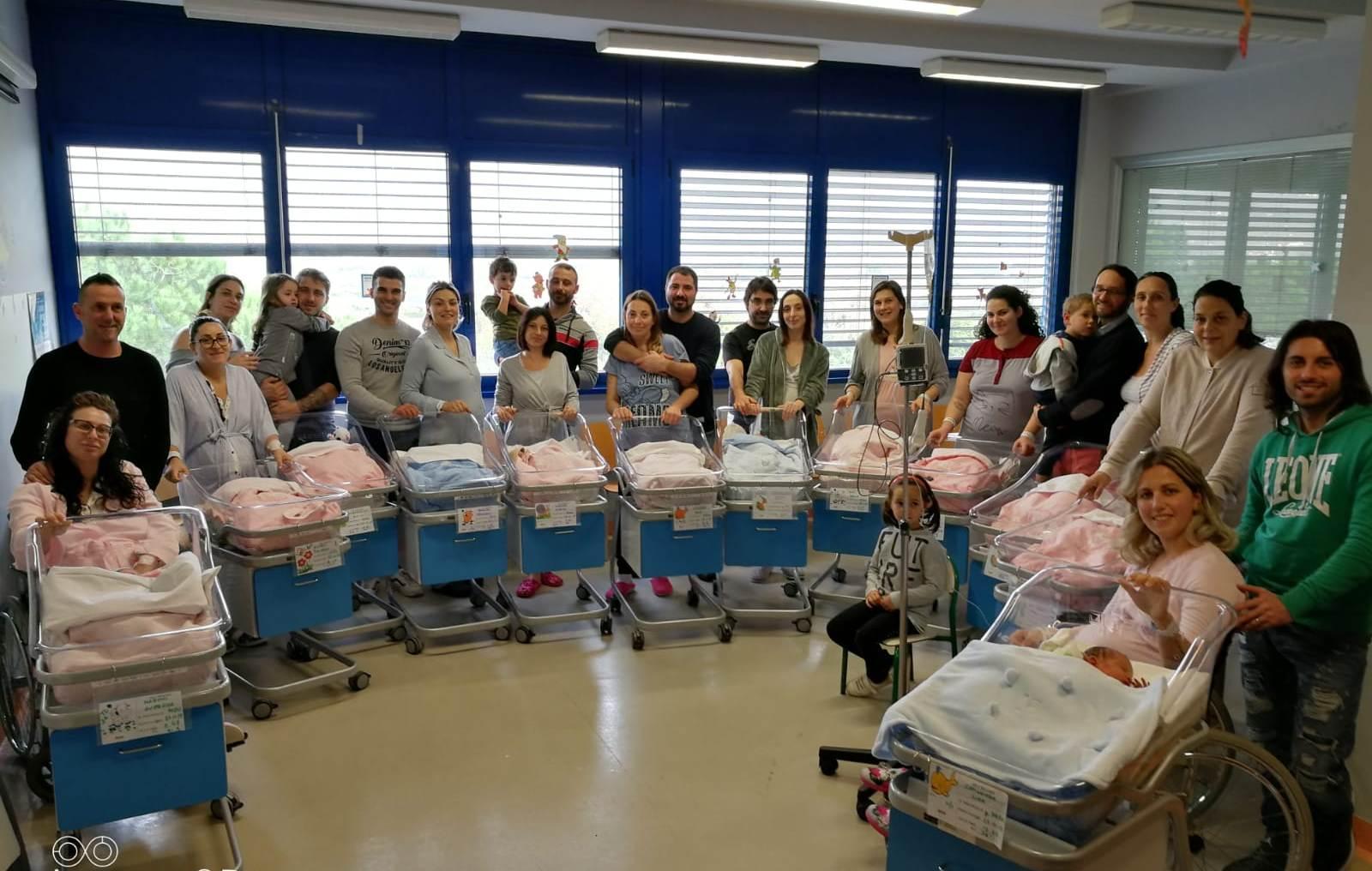 Dodici parti in diciotto ore all'ospedale Versilia