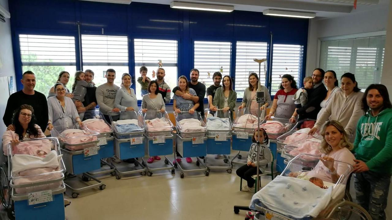 Dodici parti in diciotto ore all'ospedale Versilia