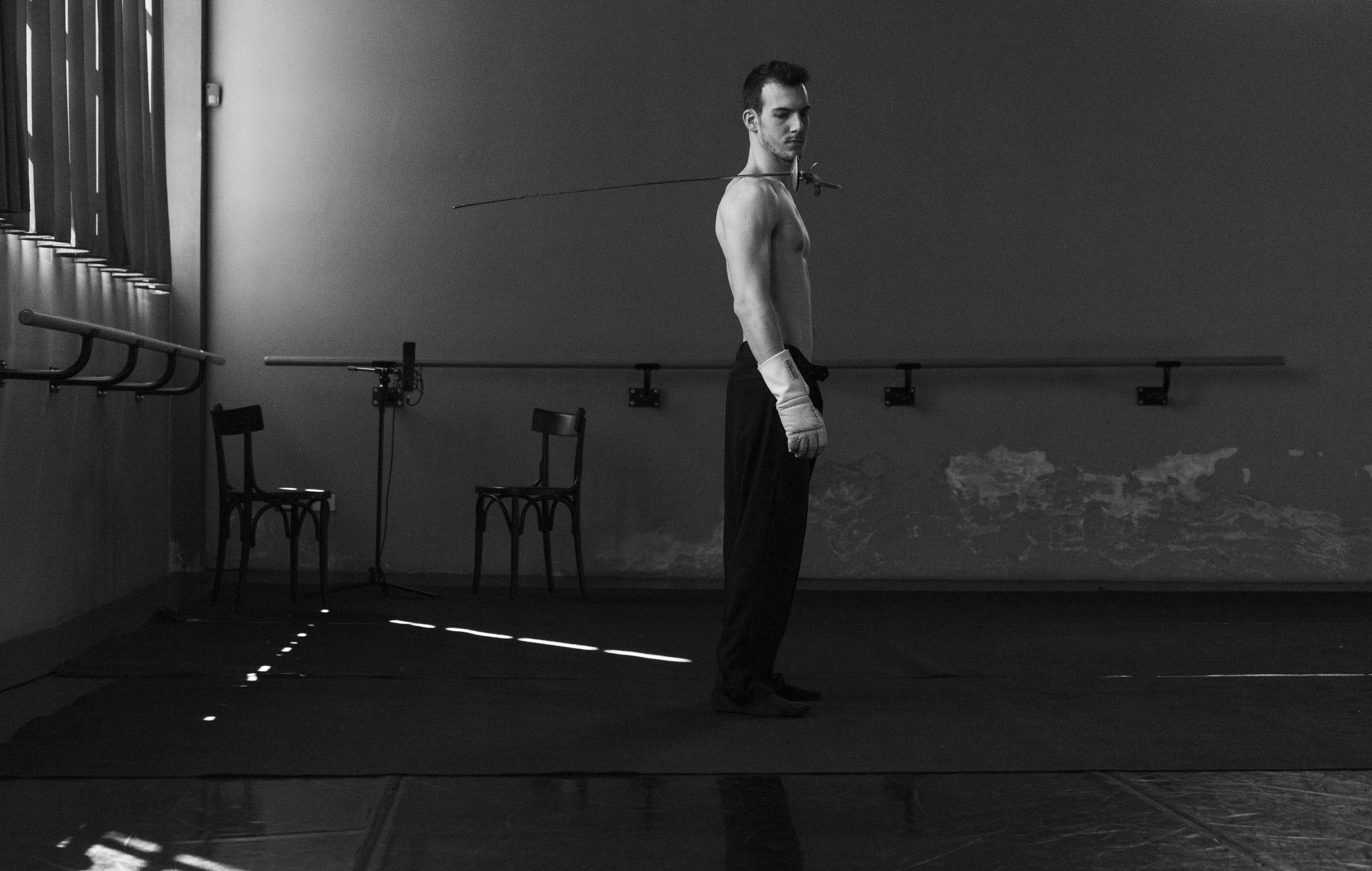 Un danzatore di razza e un campione parolimpico sul palco 