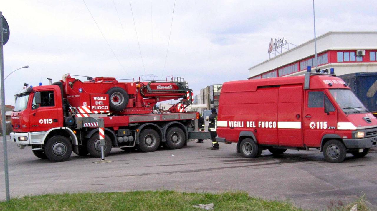 Muore a 70 anni mentre raccoglie le olive