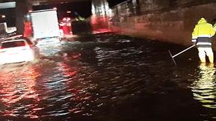 Due sottopassi vanno sott’acqua per le forti piogge