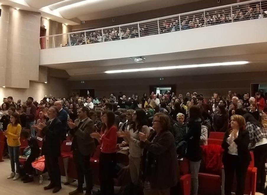 La lezione di Don Ciotti «La mafia è ovunque e si batte con i giovani» 